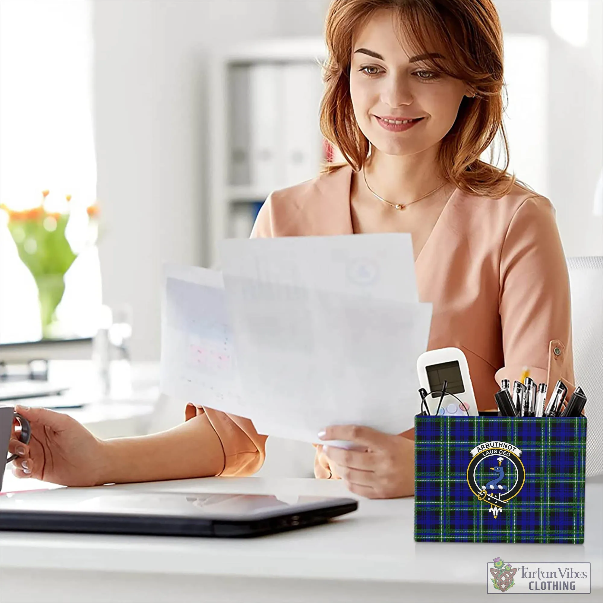 Arbuthnot Modern Tartan Pen Holder with Family Crest