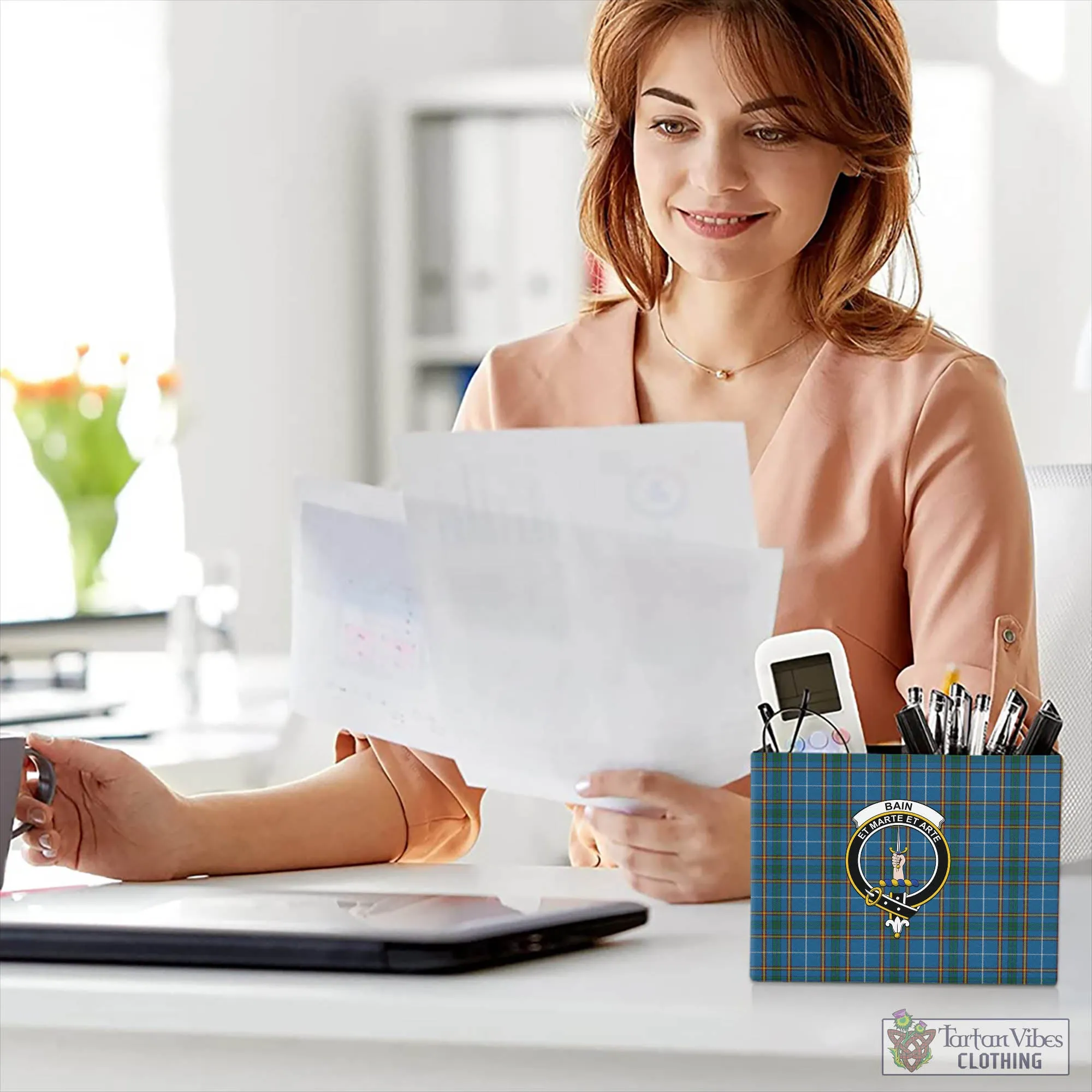 Bain Tartan Pen Holder with Family Crest