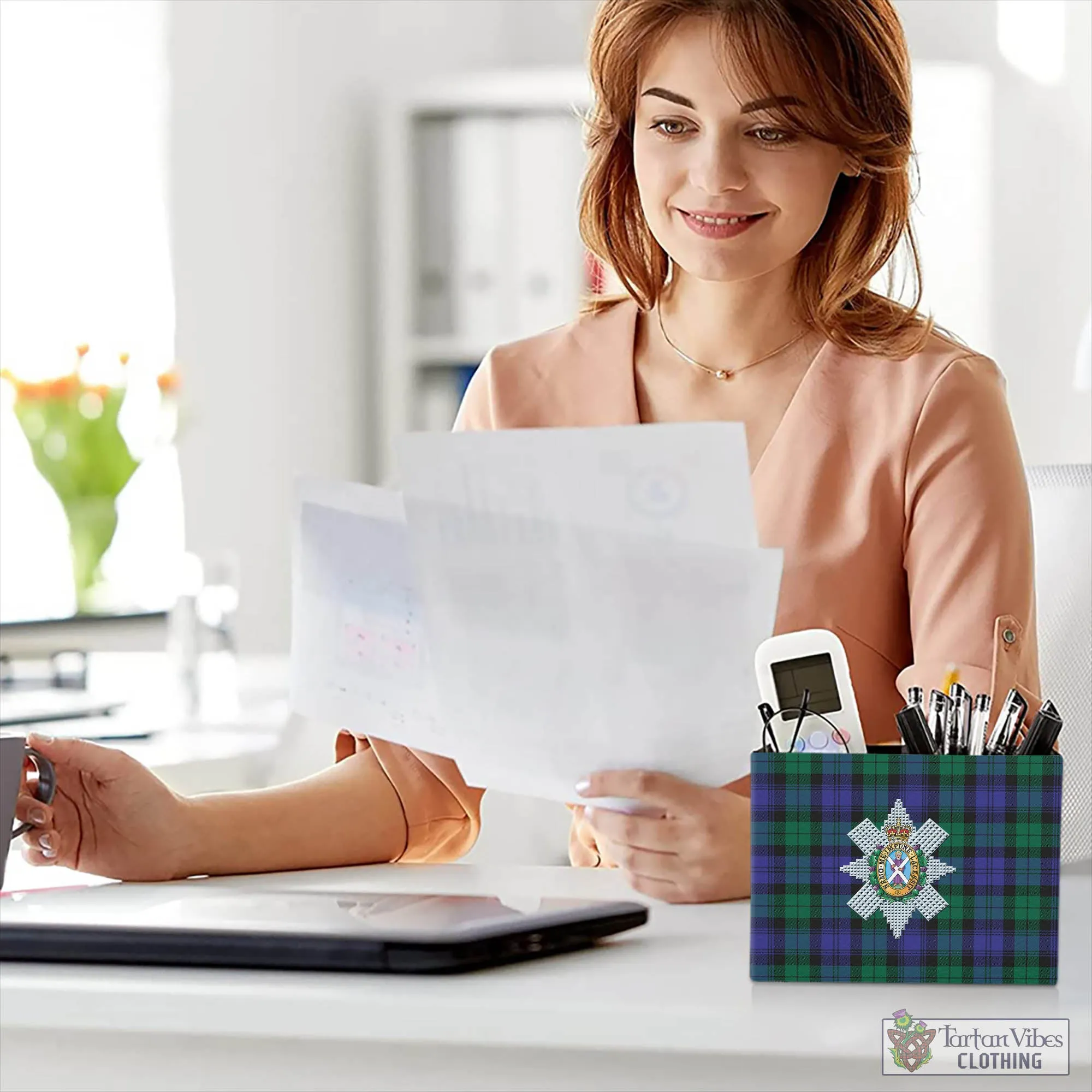 Black Watch Modern Tartan Pen Holder with Family Crest