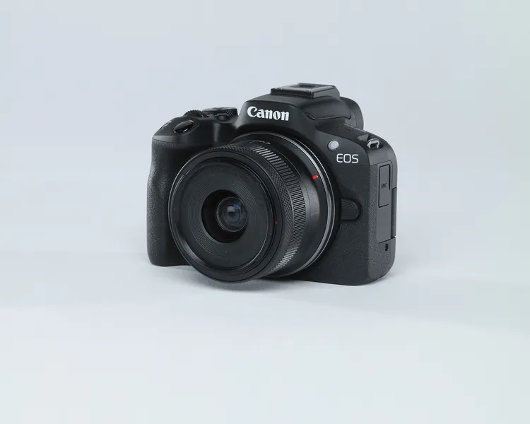 Canon EOS R50 Mirrorless Camera with RF-S18-45mm f/4.5-6.3 IS STM Lens (Black)