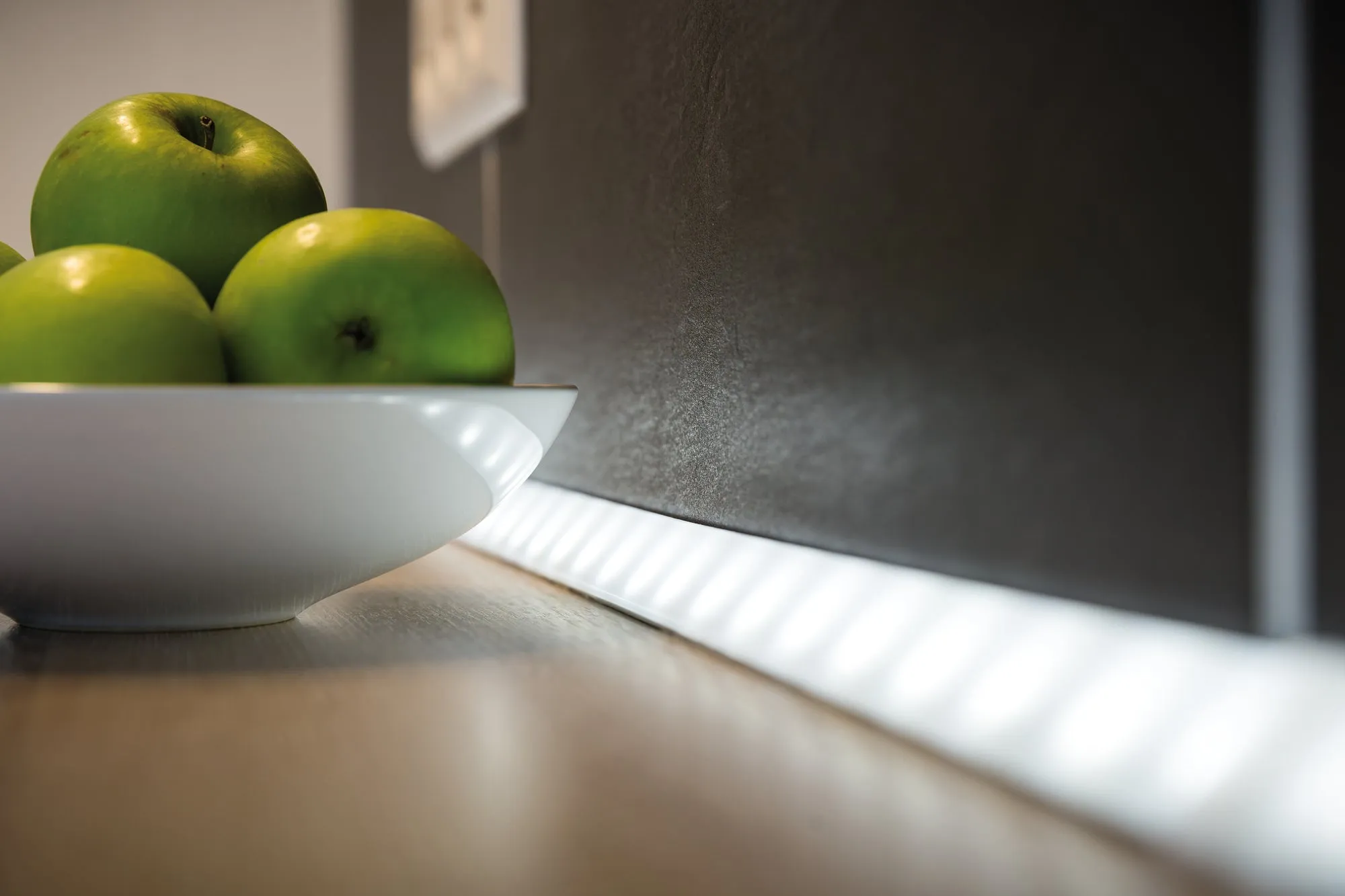 FluxTech - 2M LED Strip Aluminum V Shape Channel with Milky White PC Cover for Strip Lights