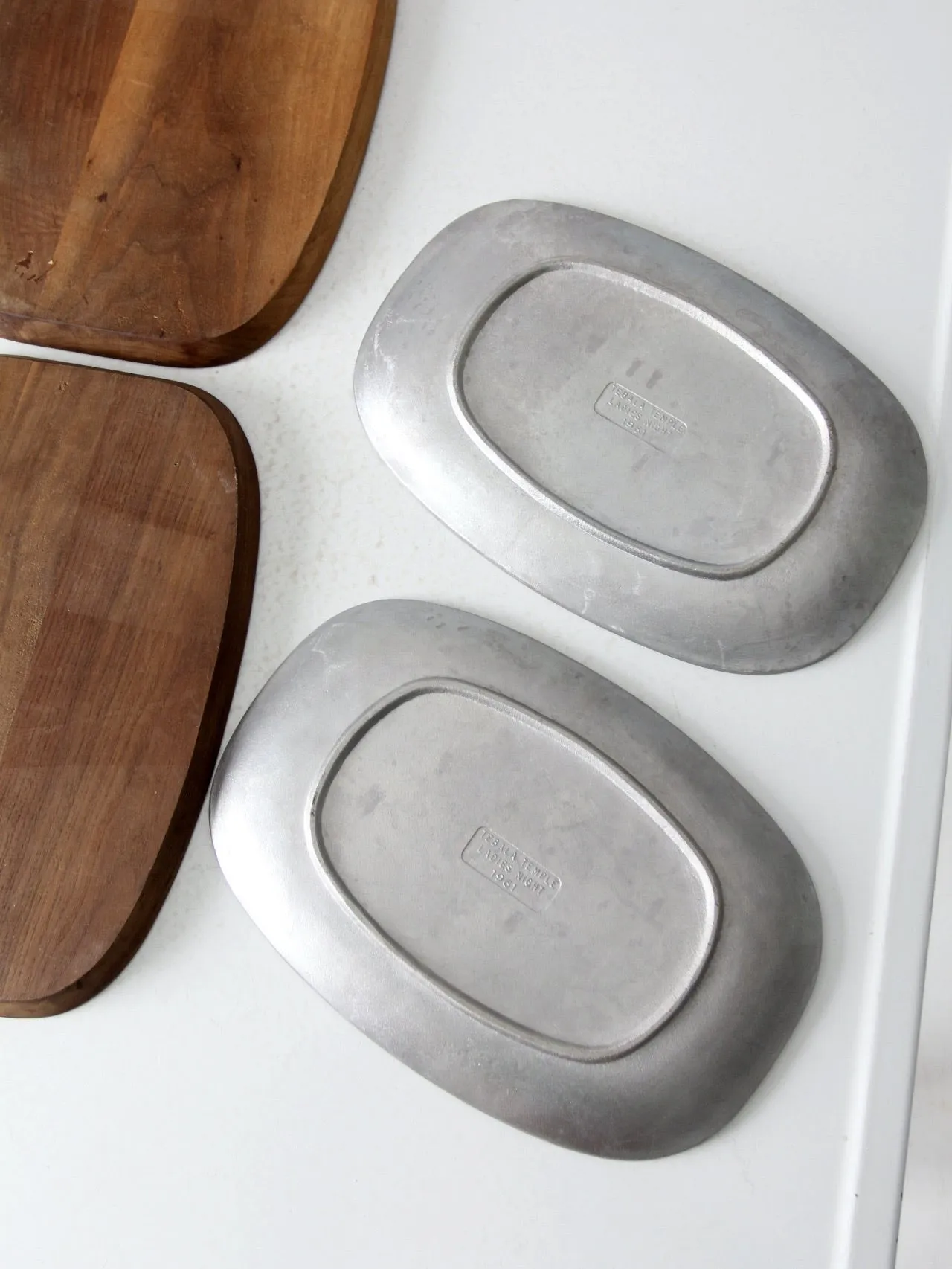 mid-century sizzler plate sets pair
