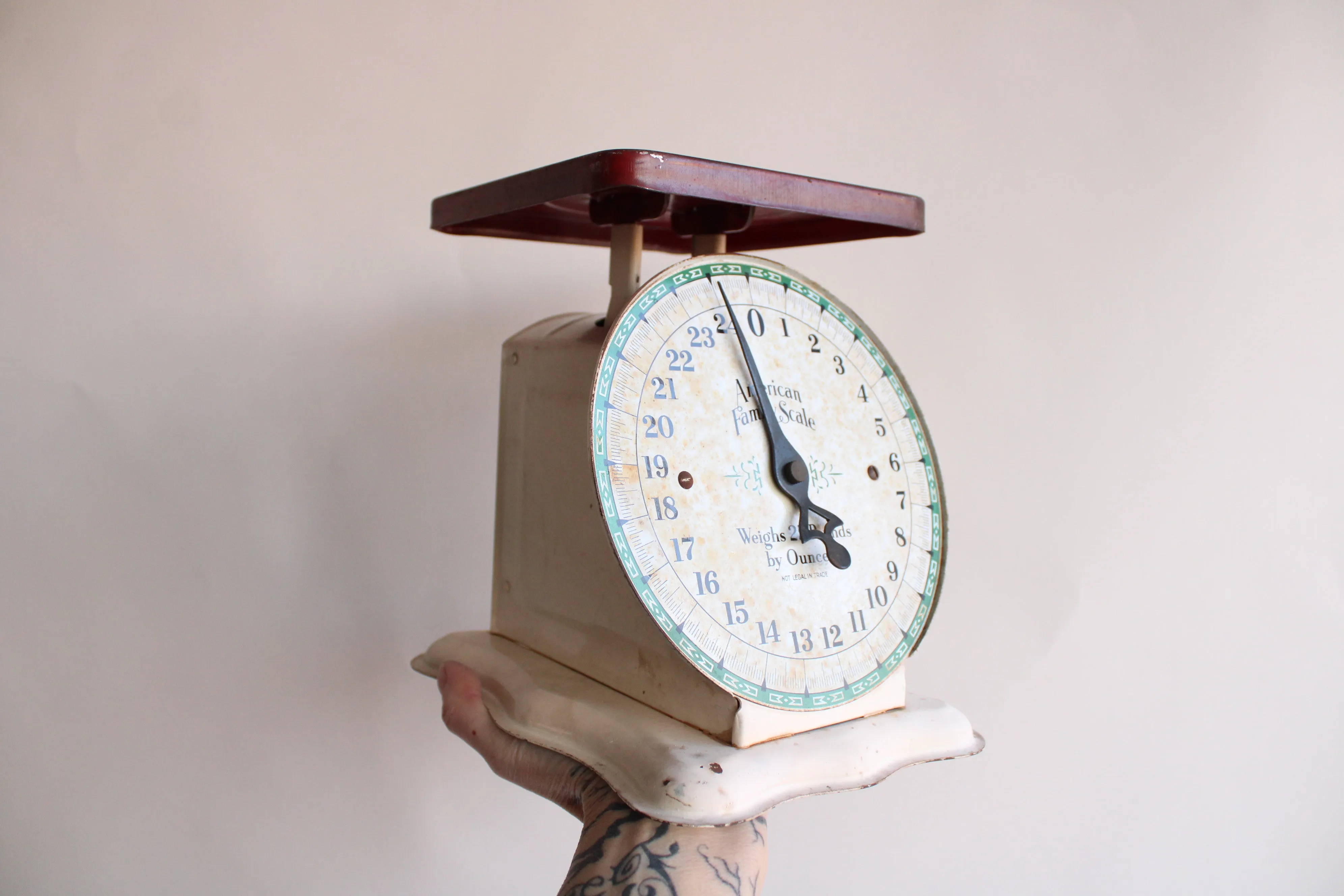 Vintage 1950s Kitchen Scale