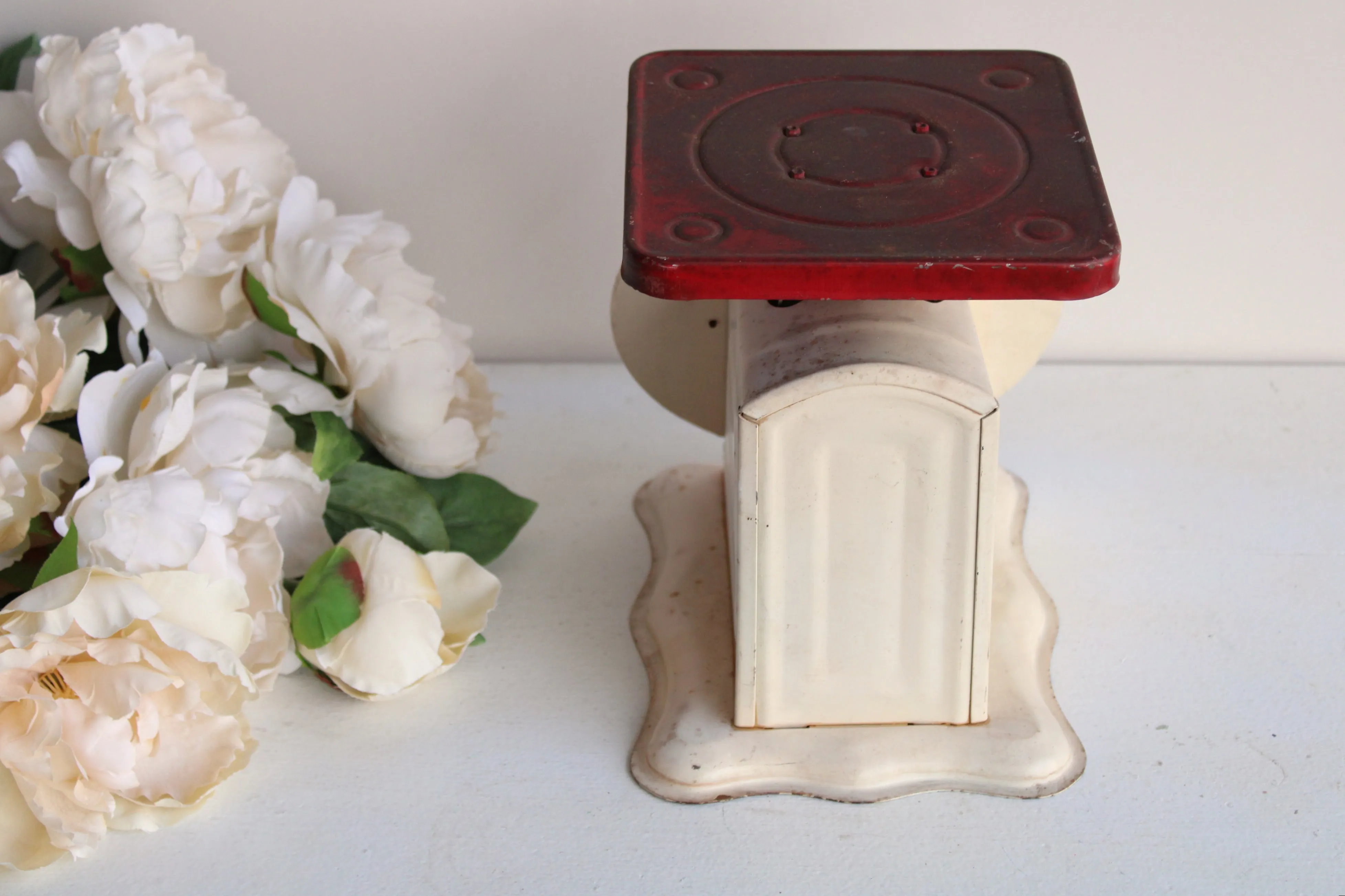 Vintage 1950s Kitchen Scale