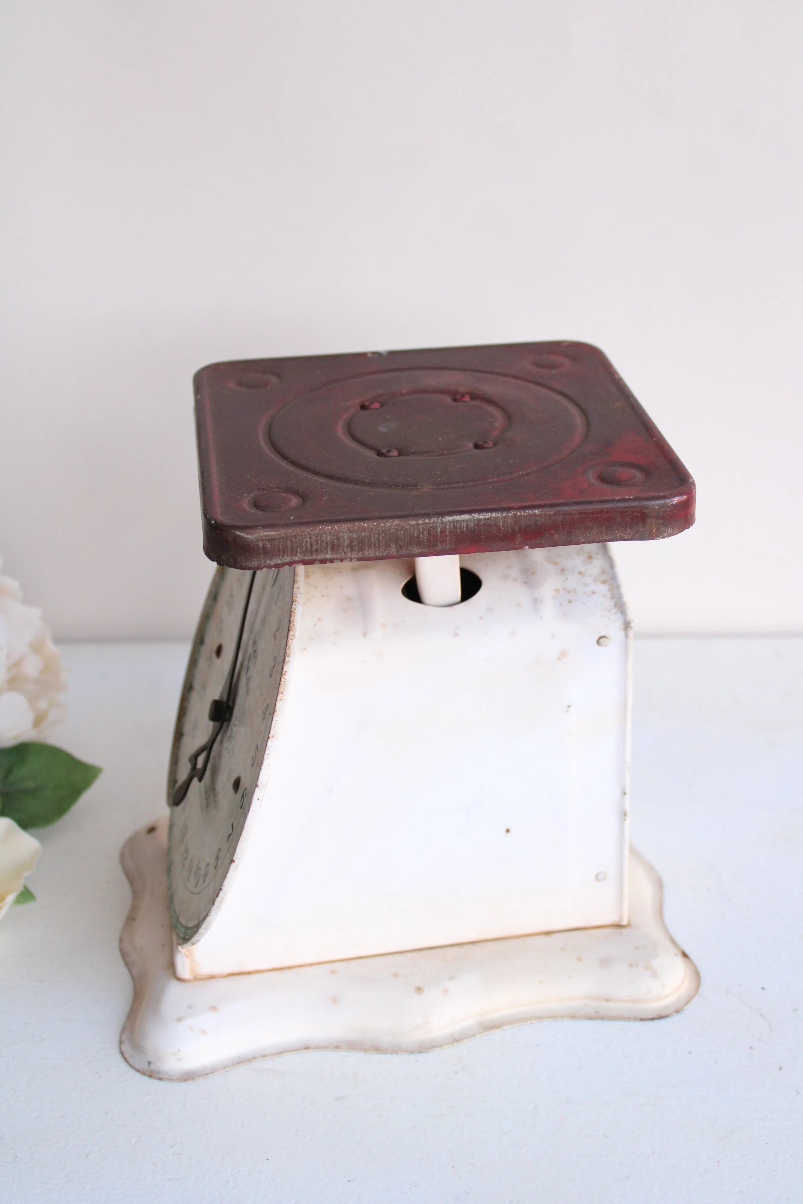 Vintage 1950s Kitchen Scale
