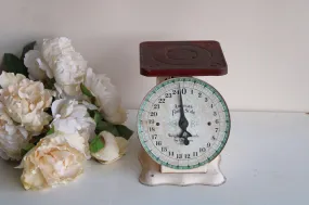 Vintage 1950s Kitchen Scale
