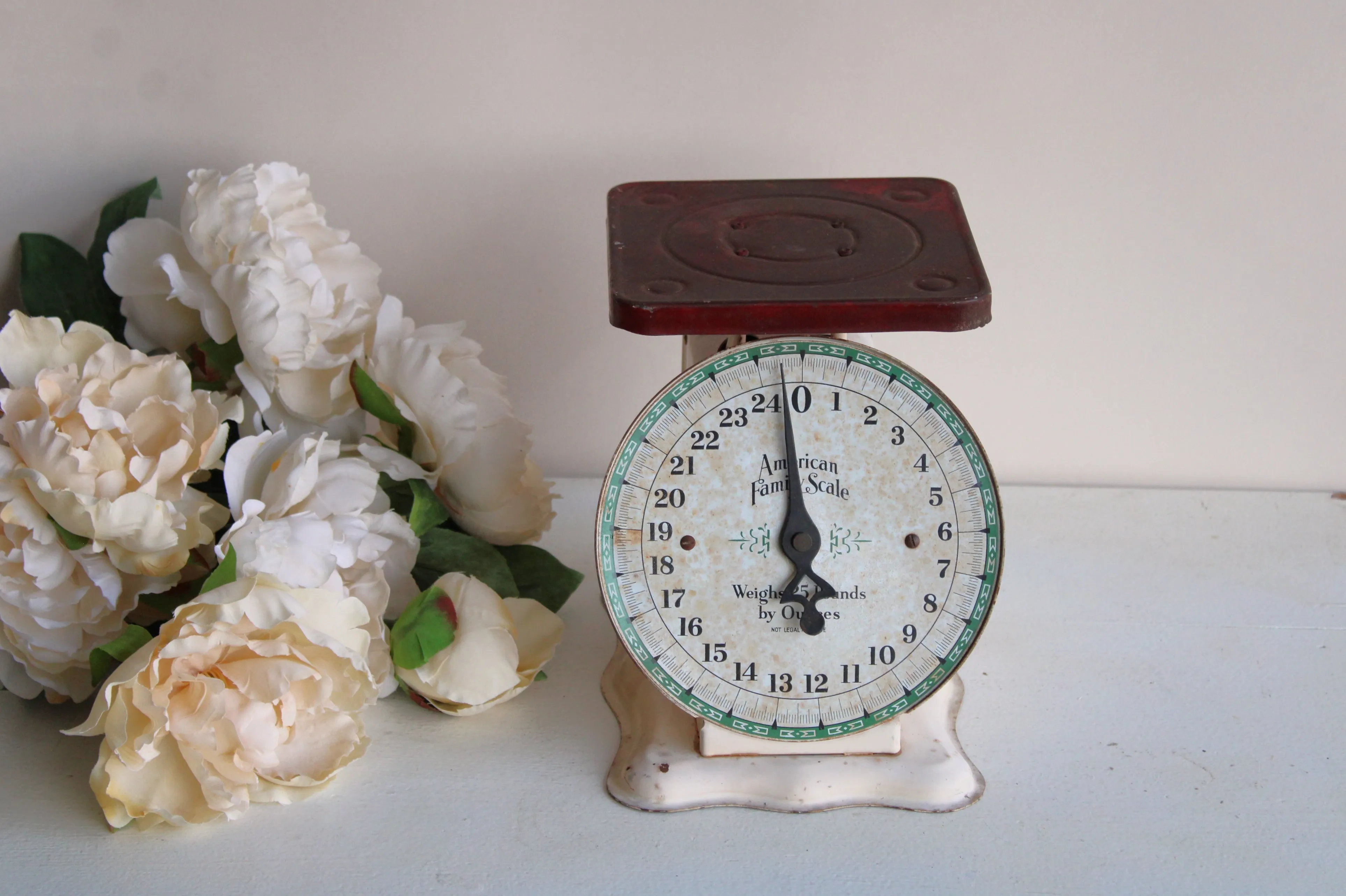 Vintage 1950s Kitchen Scale