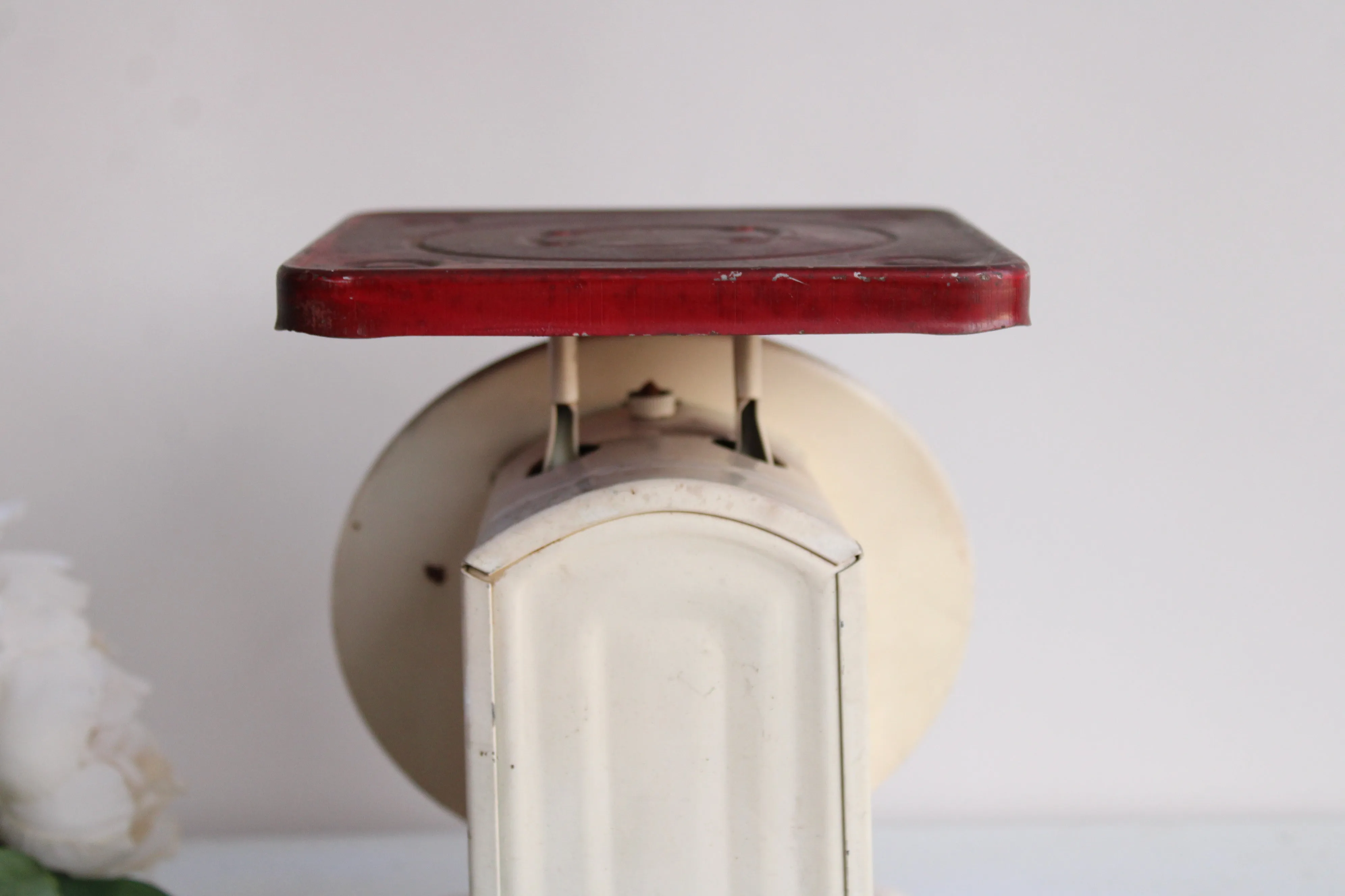 Vintage 1950s Kitchen Scale