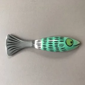 Wall-Mounted Slim Fish Ornament in Green with Dashes