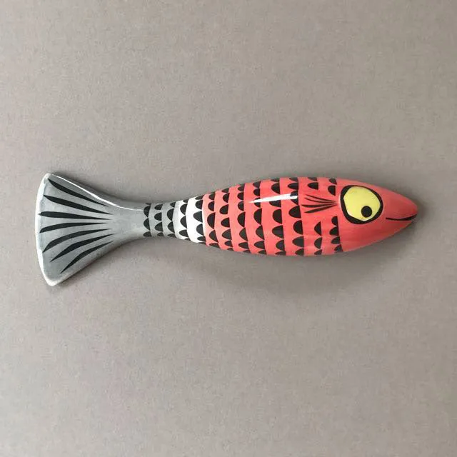 Wall-Mounted Slim Fish Ornament in Red with Dashes