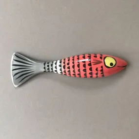 Wall-Mounted Slim Fish Ornament in Red with Scales